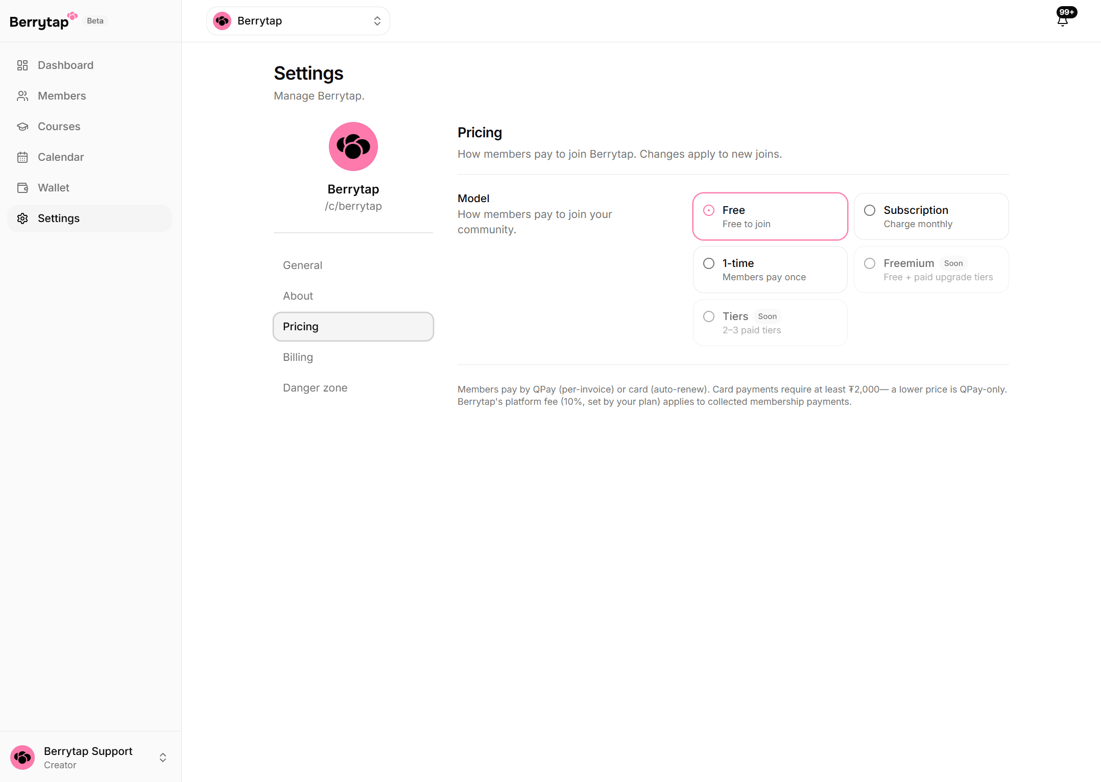The Pricing settings for a community, choosing between free, subscription and one-time access models.
